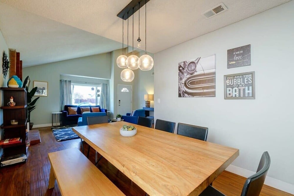 @ Marbella Lane - 4BR Home Away From Home Ldry