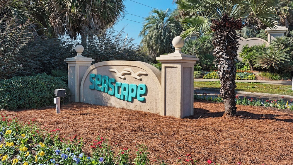 Sleeps 8 w/ Resort Pools, Tennis, Golf & Beach Access + Attraction Tickets!