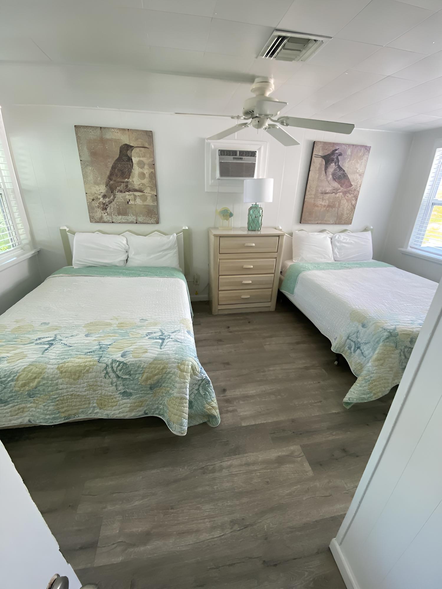 Tropical Winds Motel & Cottages