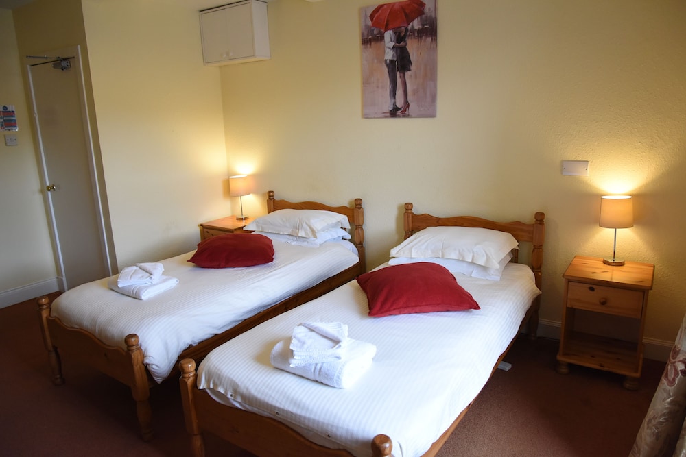 Corran House Guest House & Hostel
