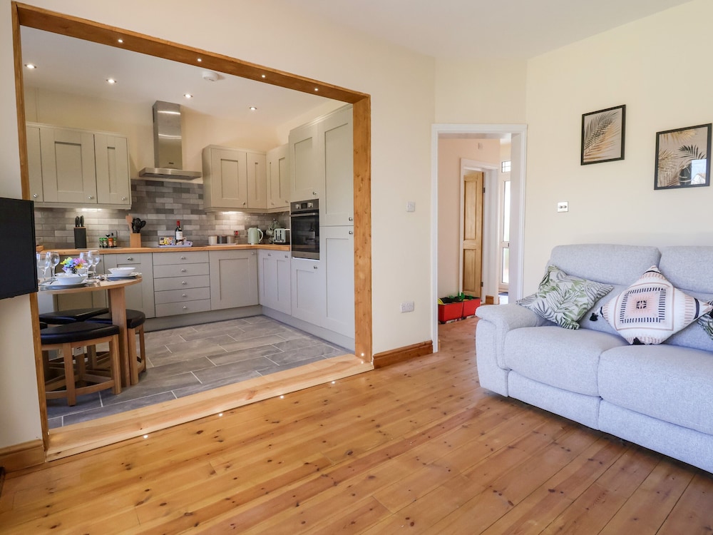 3 Rhyd Drive