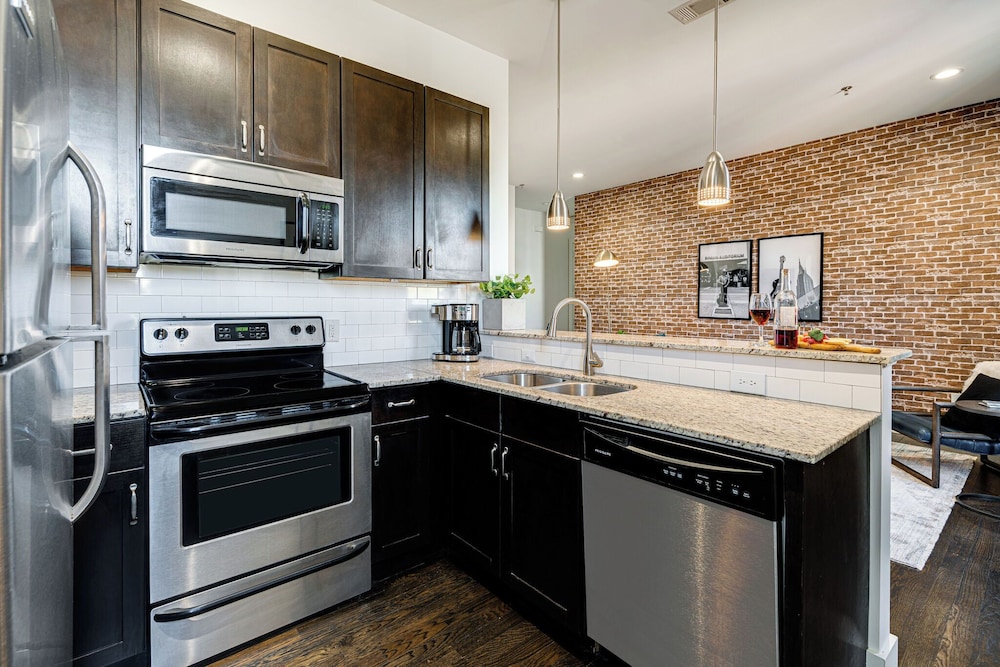 Lofts At 30th - Urban Lodge - Mins to Broadway!