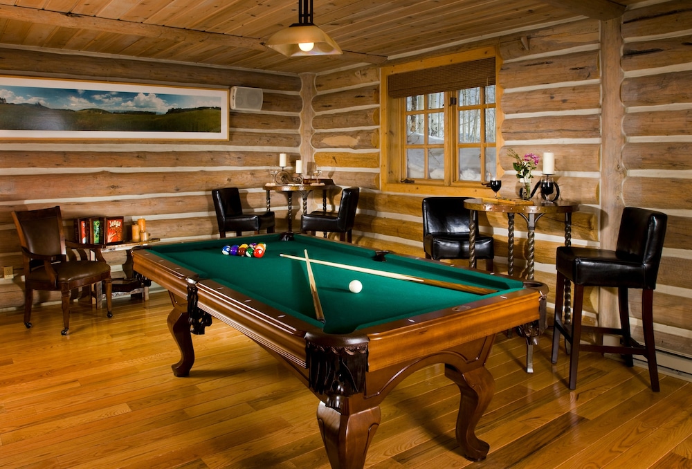 Private Unique On-mtn 4br 4ba 4 Bedroom Cabin by RedAwning