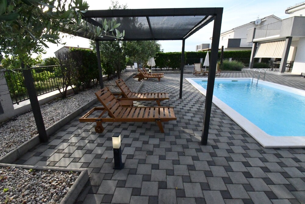 Luxury Escape With Swimming Pool & Modern Design