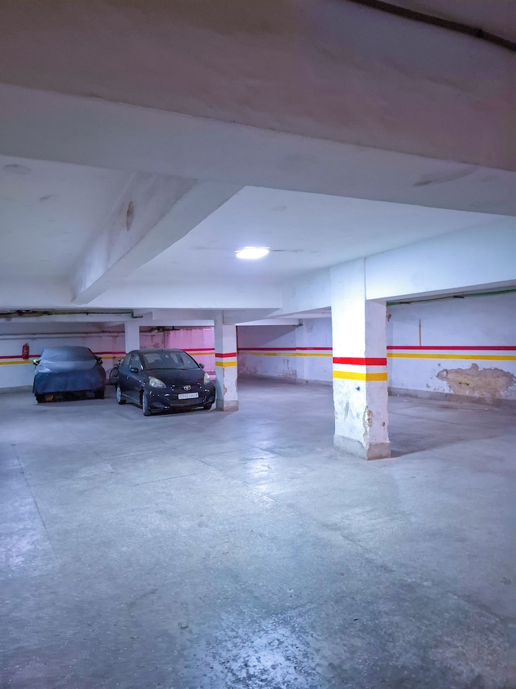 Luxor Home - Spacious & proximity to CFC