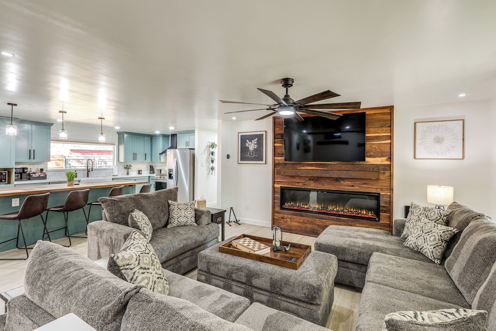 Walk to Dtwn Flagstaff: Home w/ Great Outdoor Area