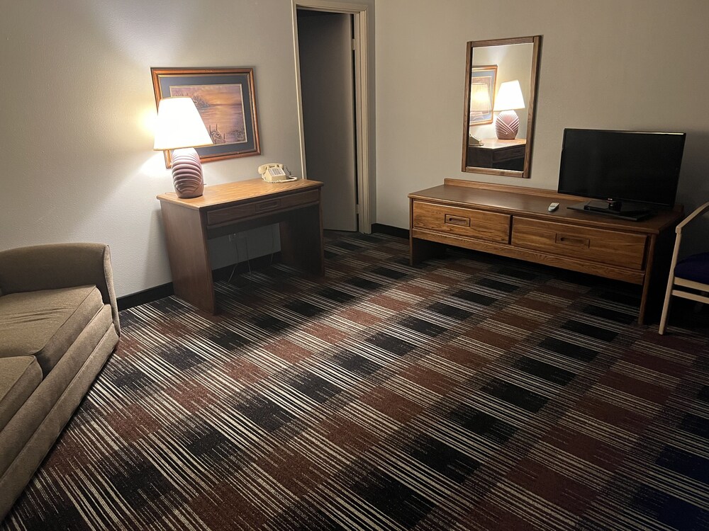 Portage Vacations - The Ridge Hotel Portage - Property Image 16