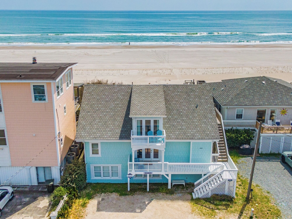 Surfside Cottage by Topsail Realty