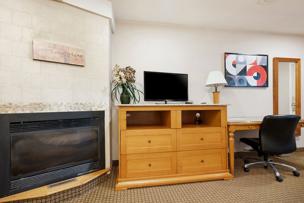 Cornwall Vacations - First Canada Inn Cornwall - Property Image 11