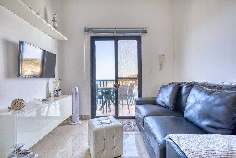 Waterfront Gozo Stay Overlooking Marsalforn Bay