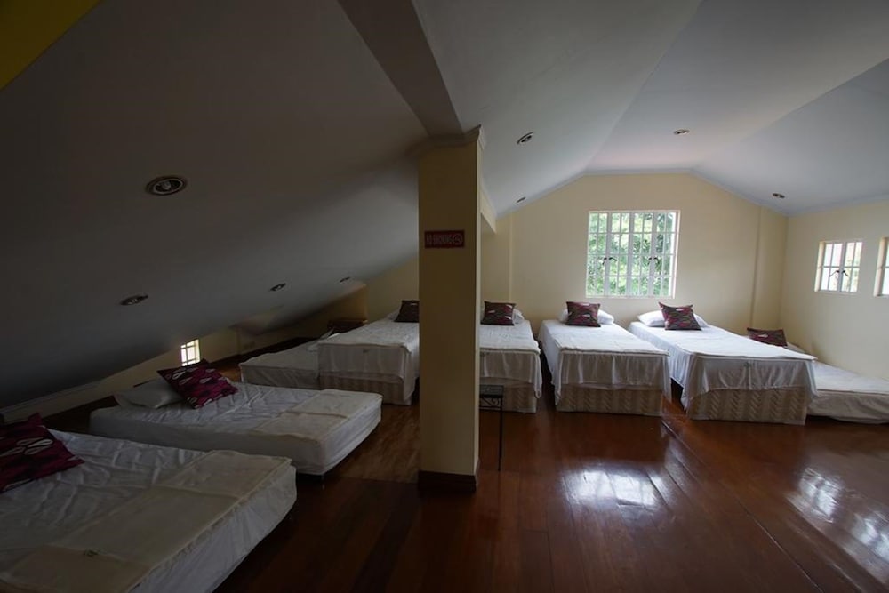 Charming Tagaytay Vacation Home