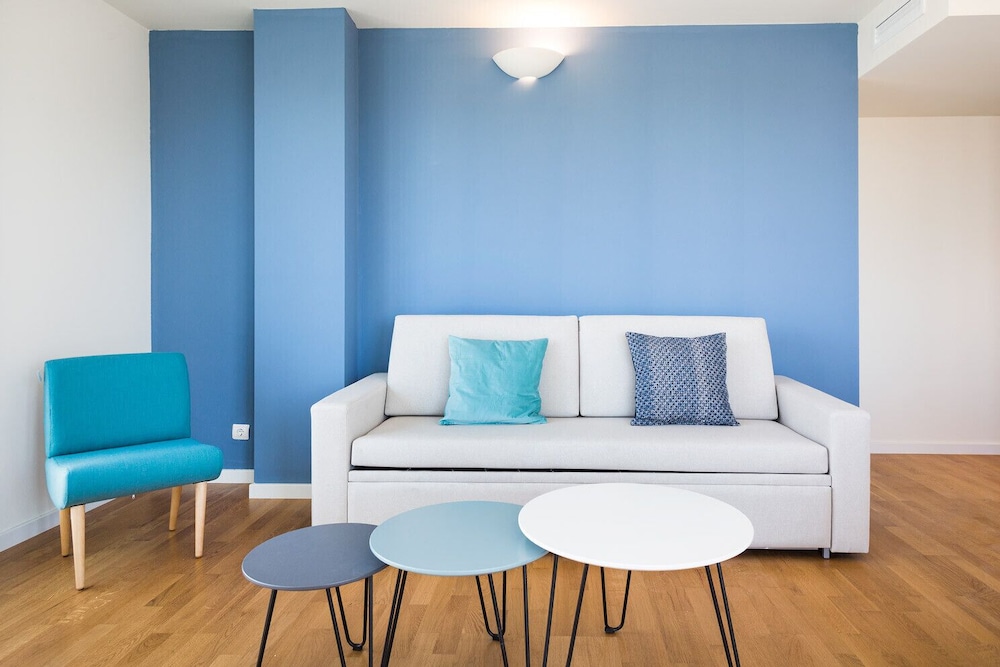 Port Forum Apartments By Olala Homes