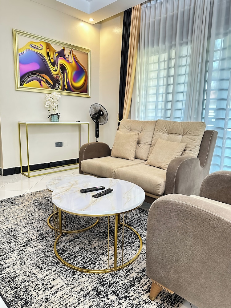 LivLuxe Apartments 3
