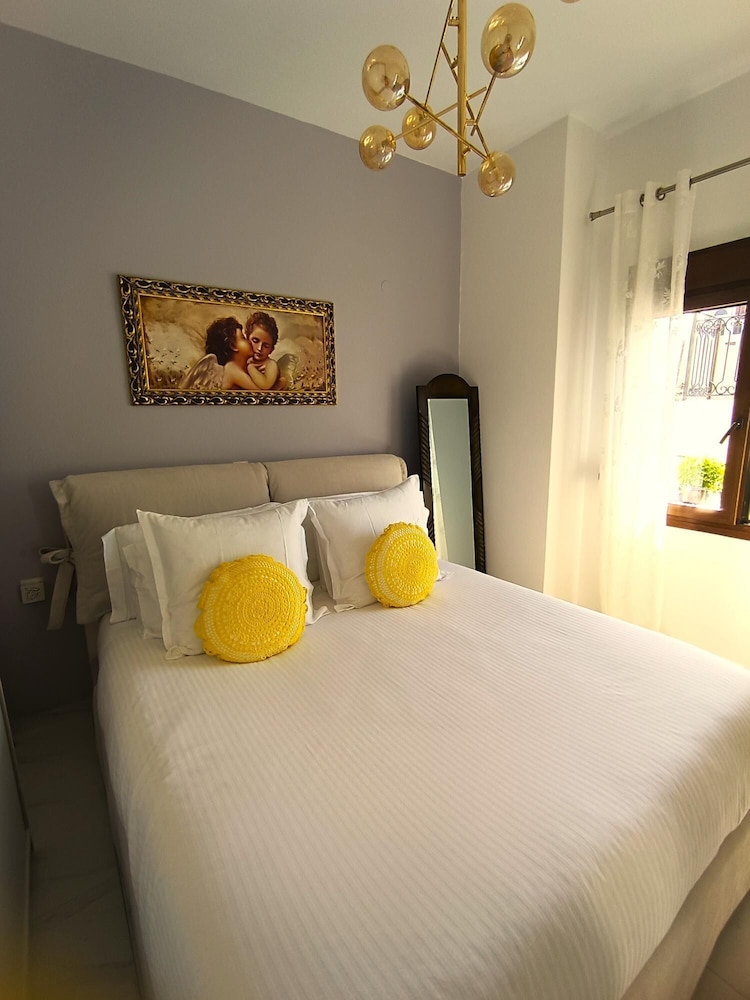 Inna Suite Luxury Apartment in the Center view 5