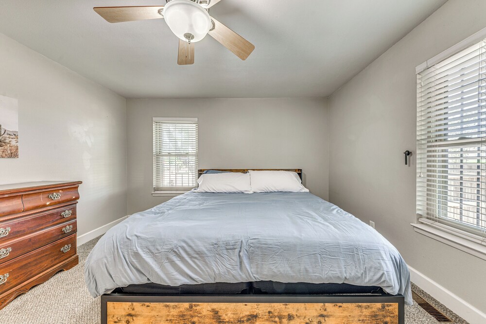 4 Mi to Museums: Roswell Getaway w/ Game Room!