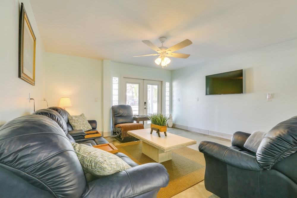 Walk to Beach: Fort Meyers Home w/ Patio!