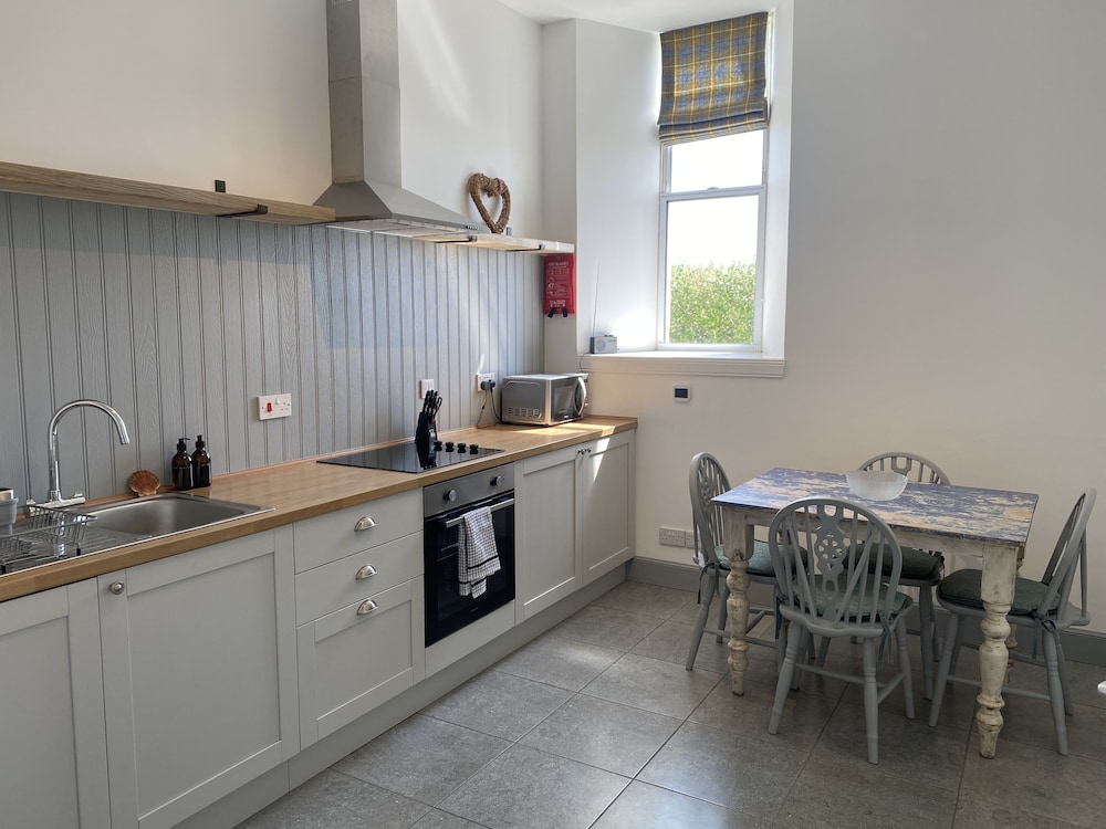 Kirkapol Beach Sleeps 4 With Dog Access view 4