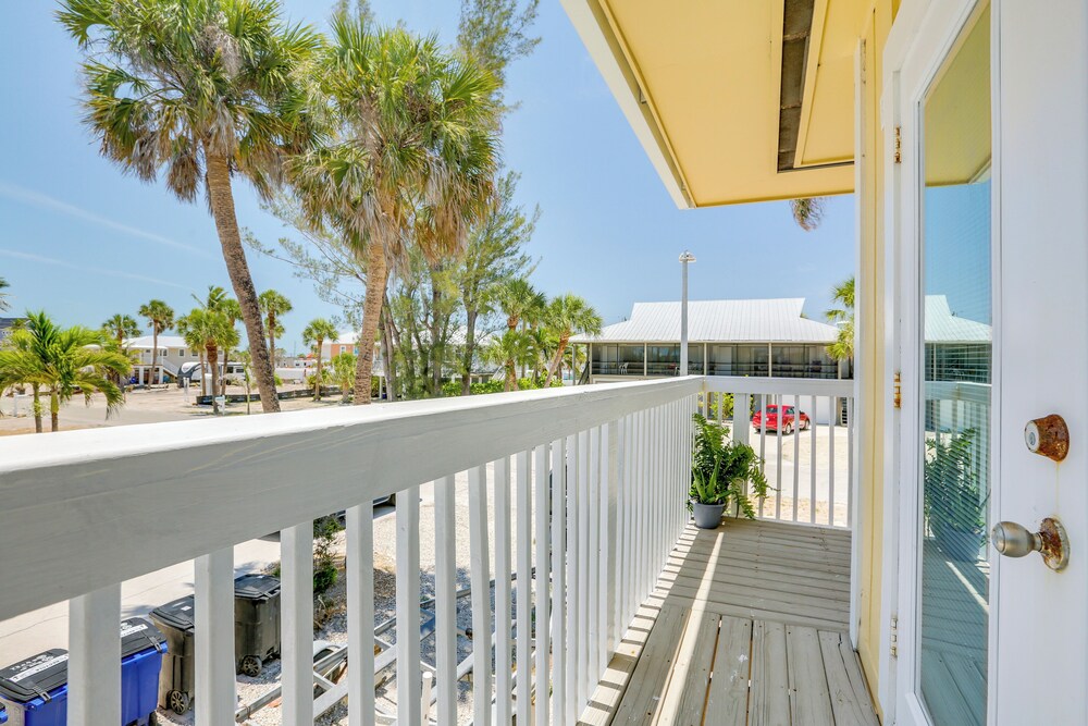 Dog-friendly Getaway: Steps to Fort Myers Beach!