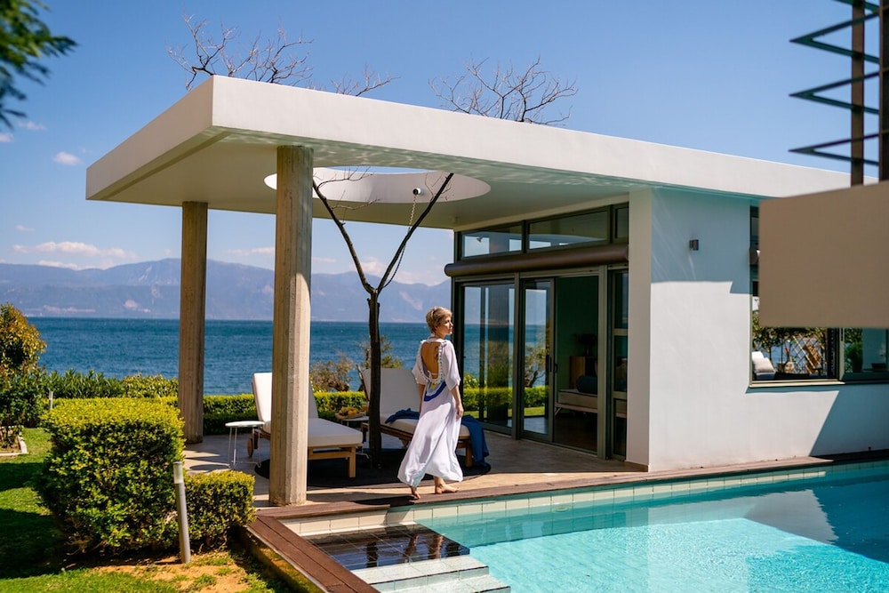 Lefkon Villa With Pool by the Sea - N Peloponnese