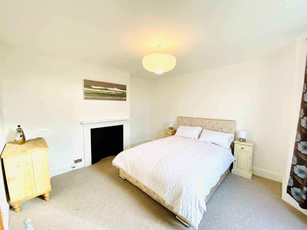 Beachfront Retreat With Panoramic Views Of The Bay view 5