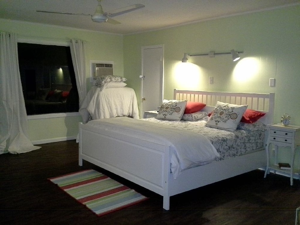 Constant-level Lake LBJ - 3 BR Sleep 12 view 5