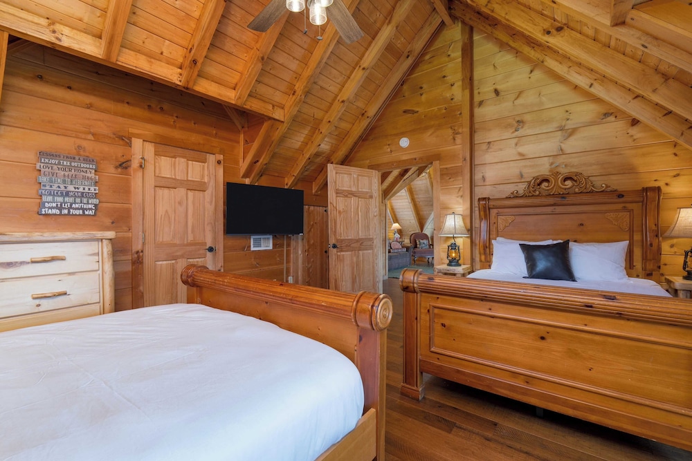 Sleeps 26, 2 Homes Theater Room, Game Room, Hot Tub, Smoky Mountain Views