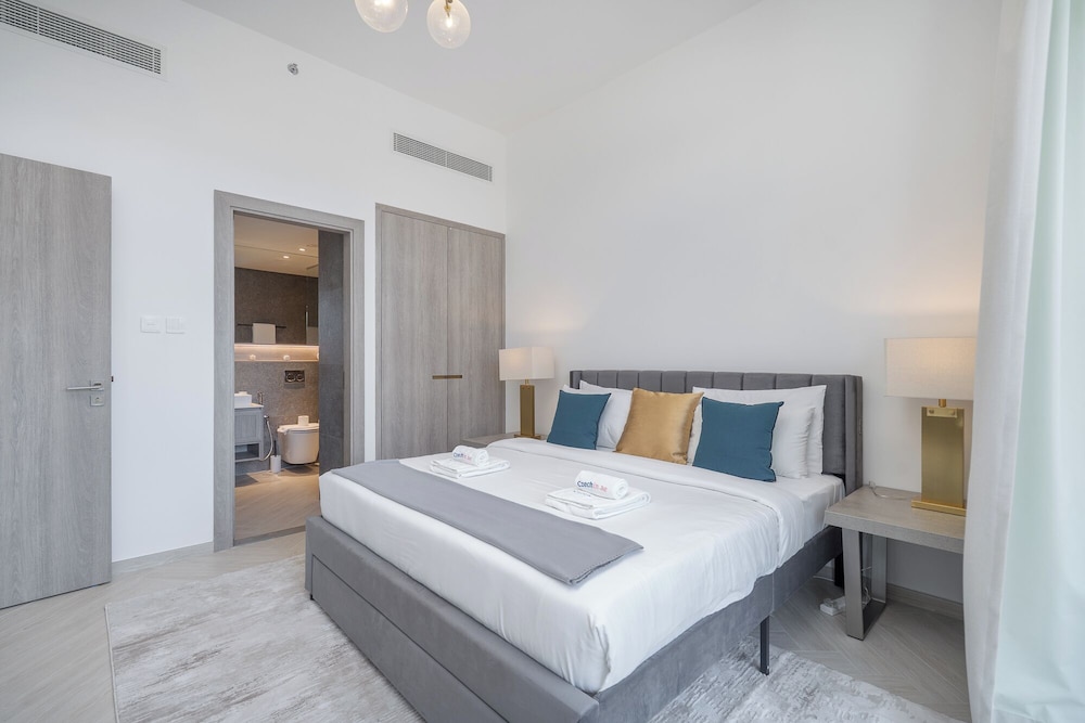 Luxury Stay At JVC with Pool & Gym