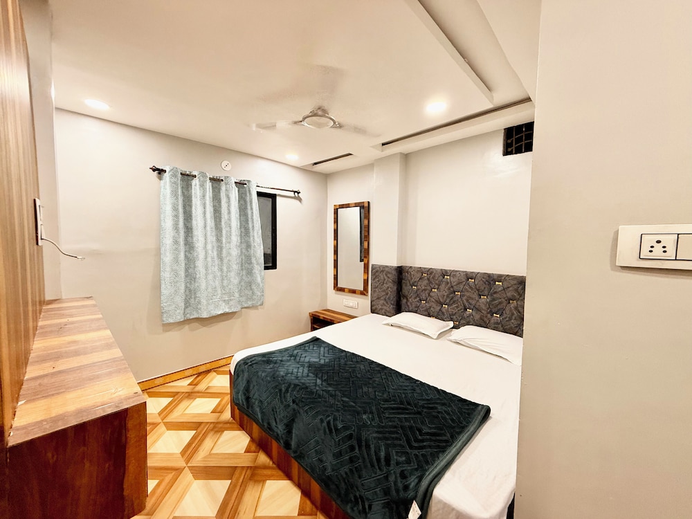 Hotel DMD Inn near Temple & Rail Staion