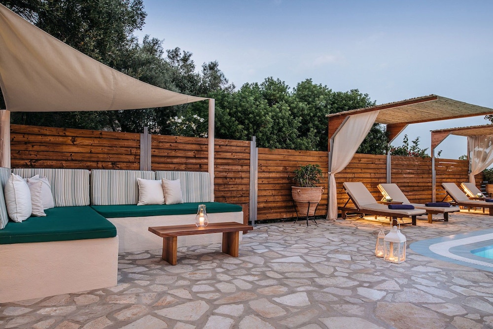 Emerald Villas & Suites