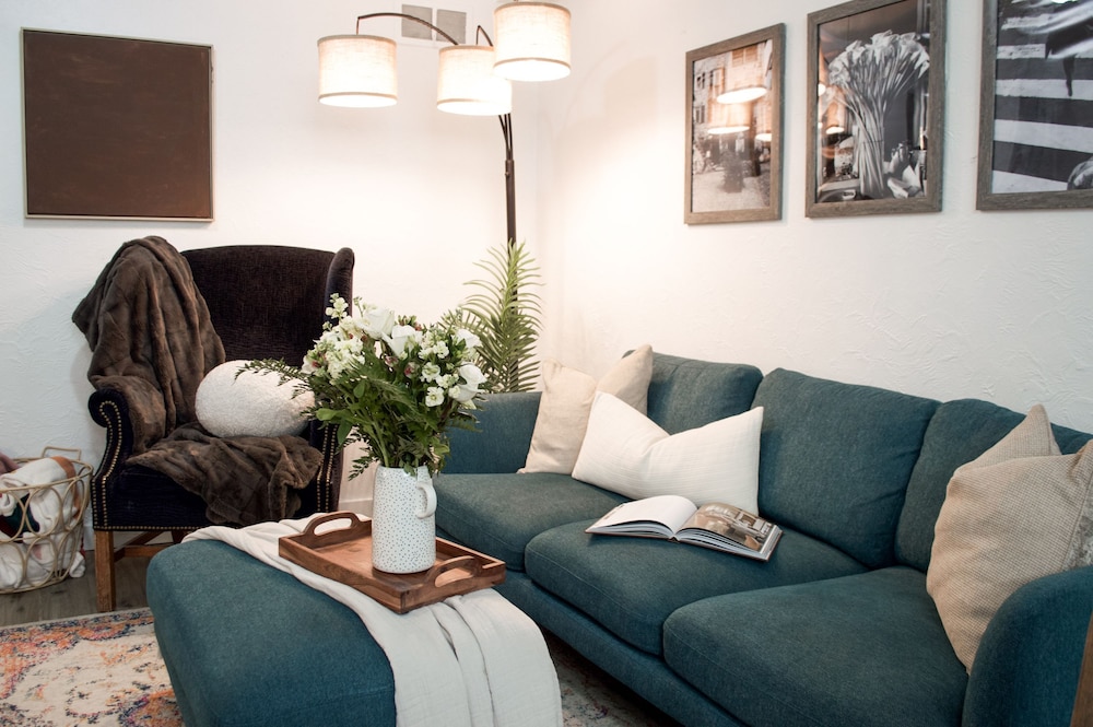 Storybook Flat Cozy 2BR Near Wash Park DU