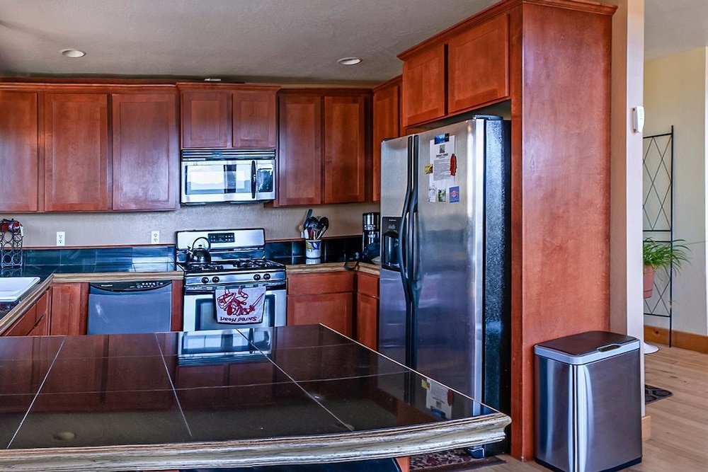 Ashland Vacations - Sunset Chalet - 2600 Sq.ft. Multi-seasonal Retreat - Property Image 19