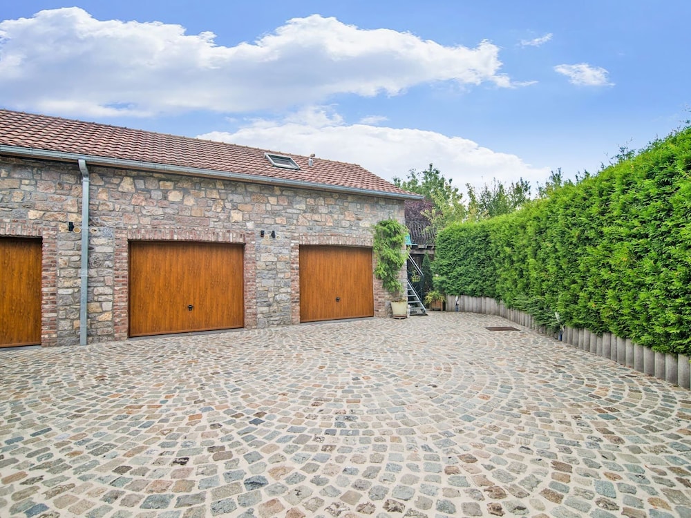 Charming Stay Near Forests