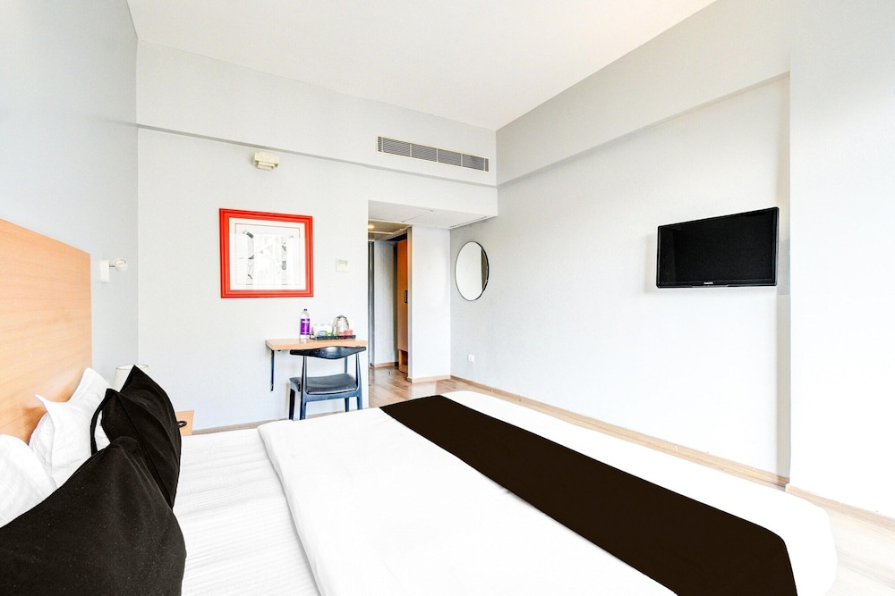 Luxury Stays at Lakdikapul Near Red Hills