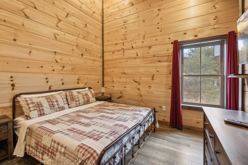 Eden Of The Smokies 5 Bedroom Cabin