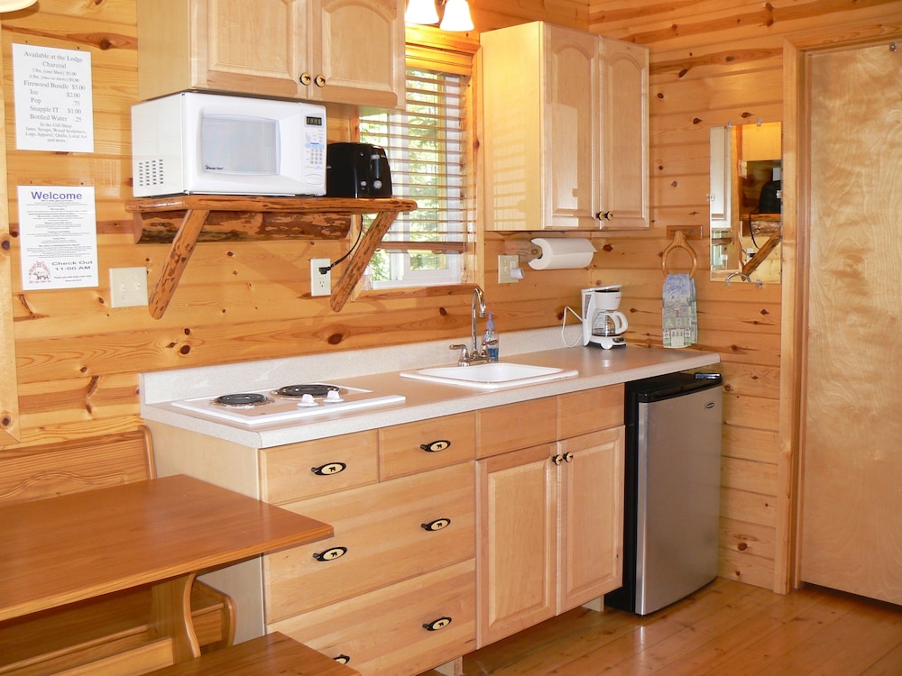 Smoky Bear Ranch Bed & Breakfast & Cabins