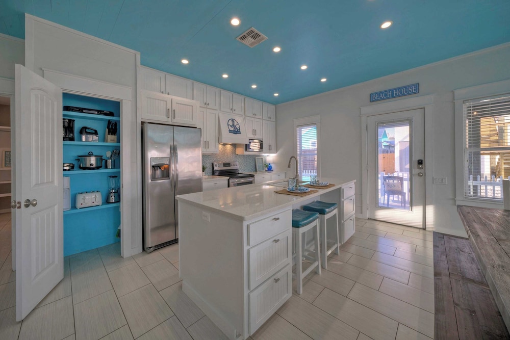 Pool Access, Private Patio Living, Near the Beach Seahorse Cove by Avantstay