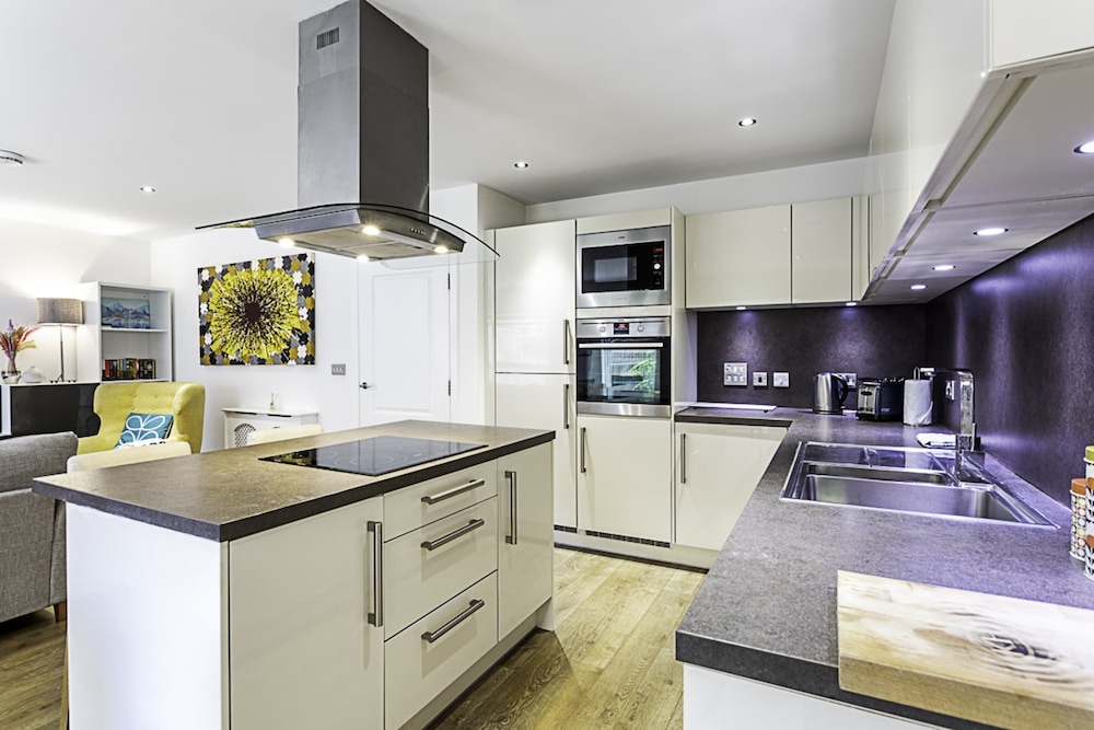 Beautiful Open Plan Garden Flat