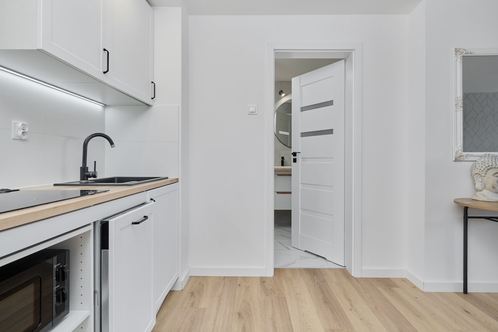 Bright & Stylish Gajowicka by Renters view 4