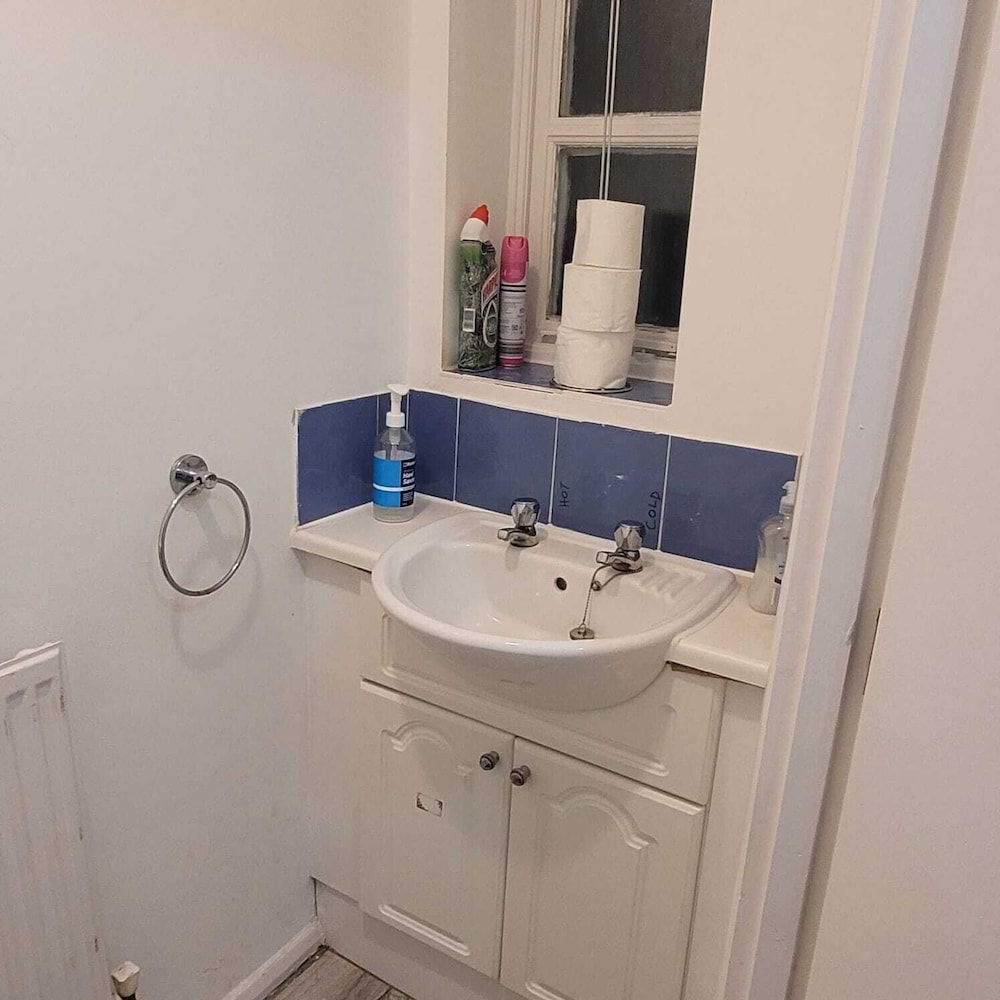 Exquisite 3-bed Royal Pearl Home in Greater London