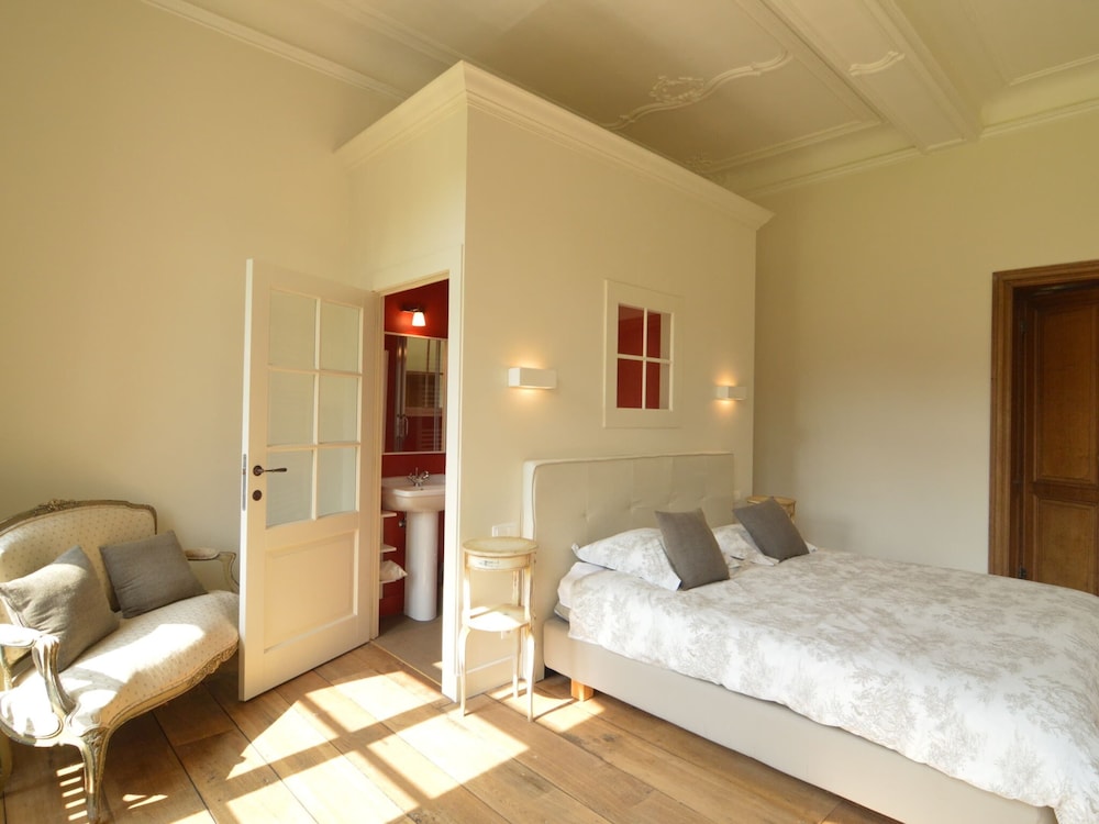 Luxurious Castle in Marchin With Infrared Sauna