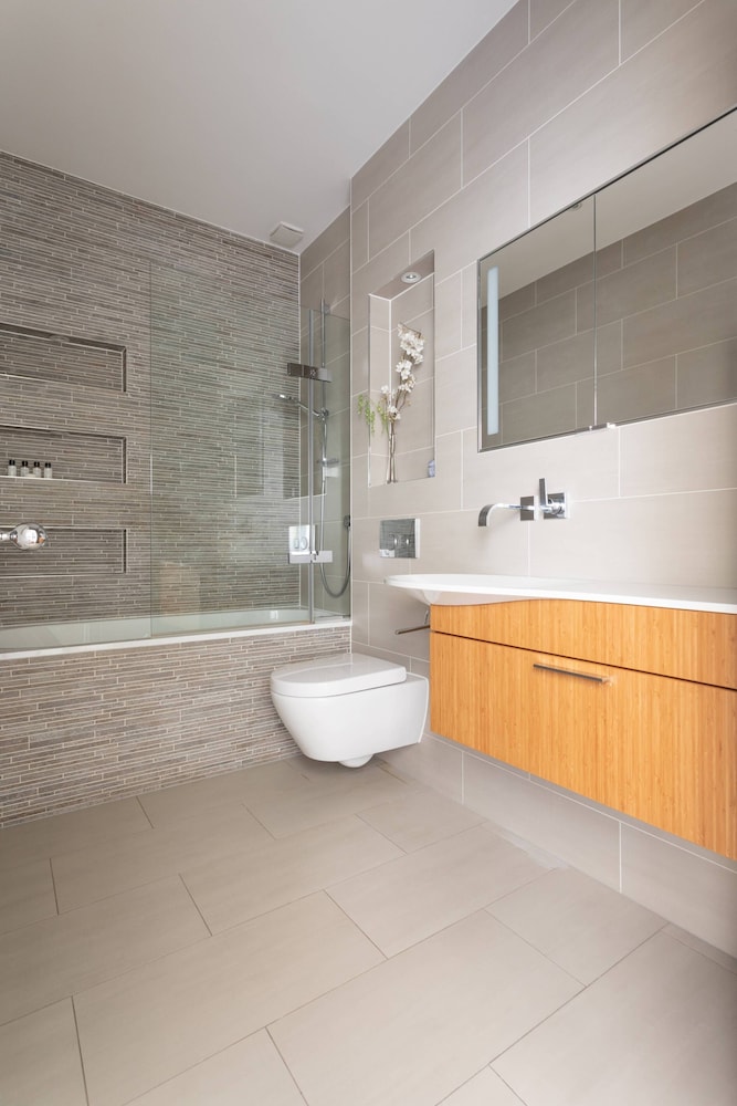 Bassett Road XII by Onefinestay