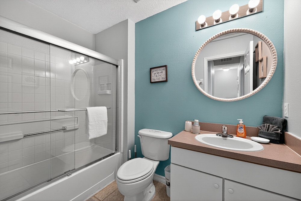 Modern Kissimmee Townhouse Near Disney 3 Bedroom Townhouse