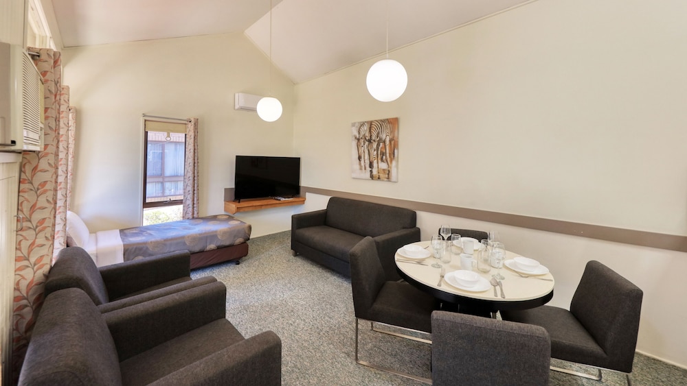 Executive Hideaway Motel