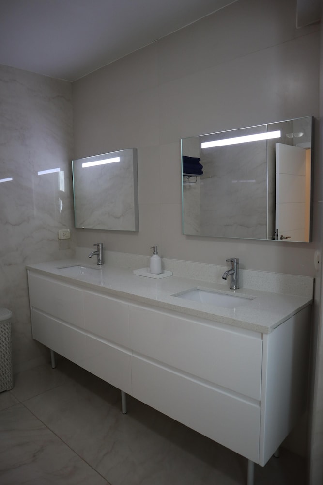 Captivating 2-bed Apartment in Maho