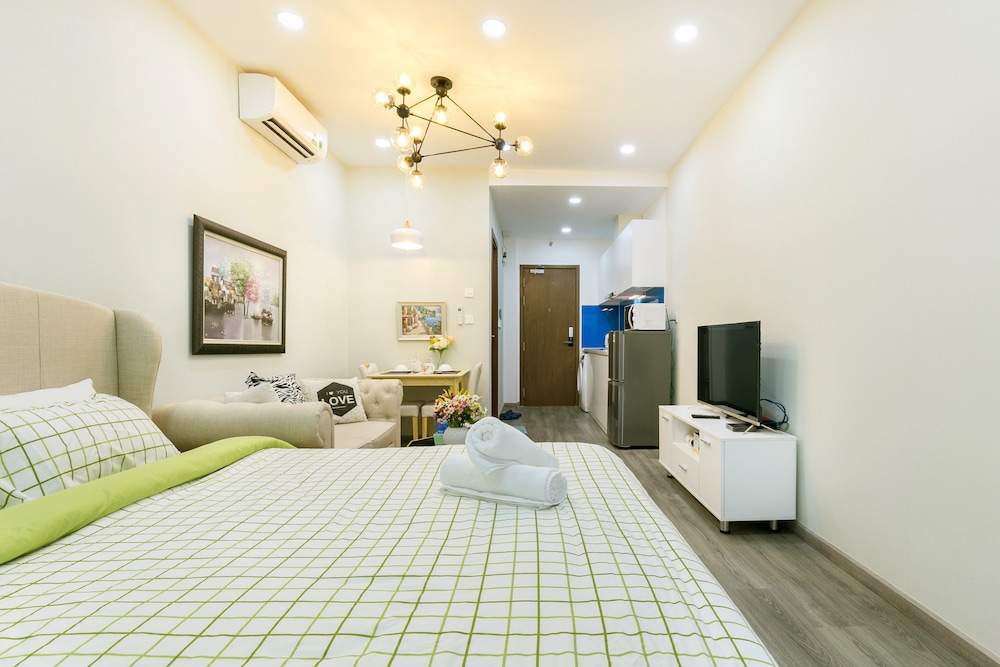Jennifer House - Millenium Apartment
