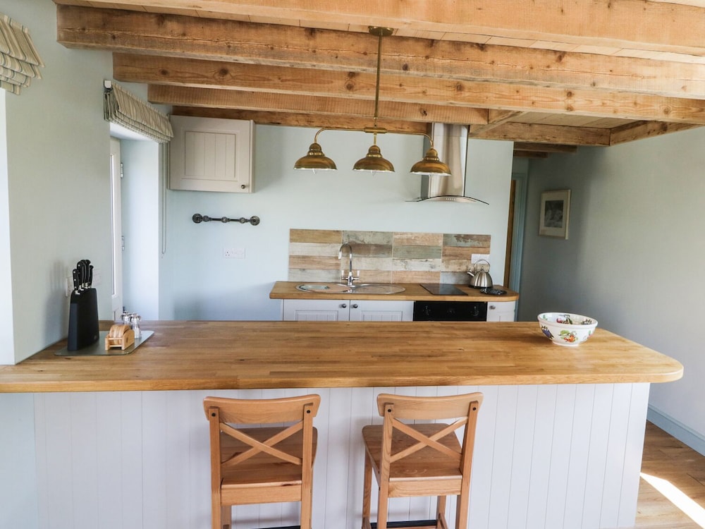 Field Cottage view 3