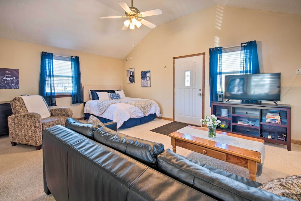 'the Brewer Guesthouse' Tiny Home w/ Patio & Yard! view 2