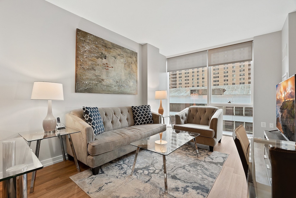 Global Luxury Suites Center City view 3