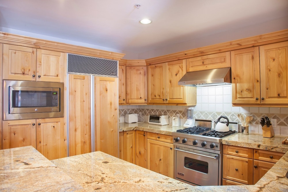 Trail's End Lodge at Deer Valley Resort - Two Bedroom Residence with Spa #406 2 Condo
