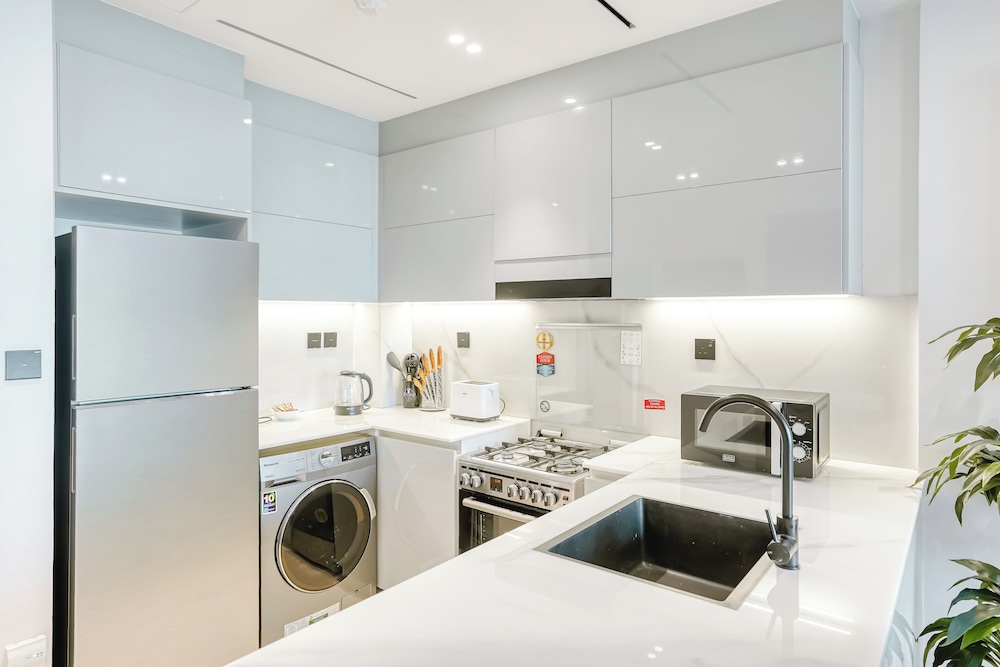 PVH - Exquisite 1BR - Binghatti Canal